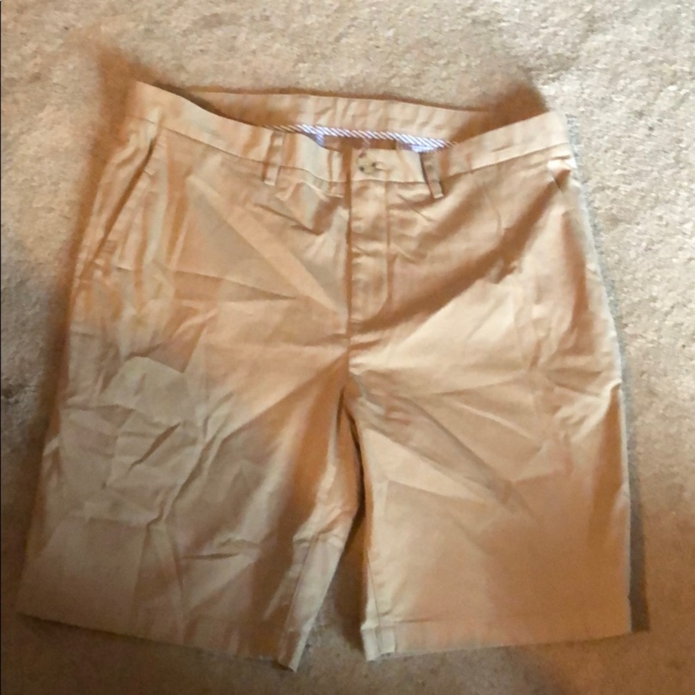 New Michael Kors tan shorts.Size 33 w/xtra buttons